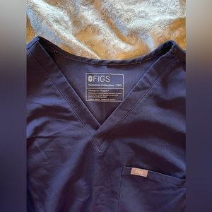 Figs scrub top